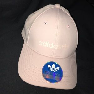 Pink adidas hat💕 Brand new!