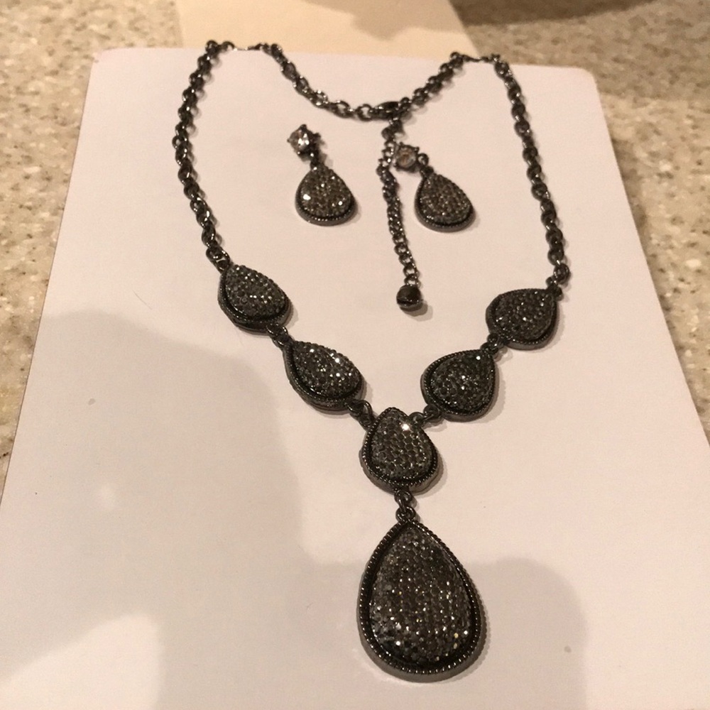 Silver and black necklace earrings set