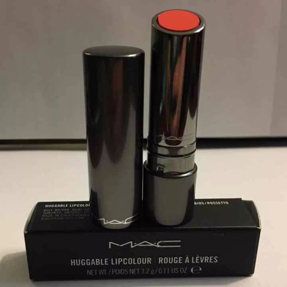 NEW MAC Huggable Lip Color "Fashion Force"