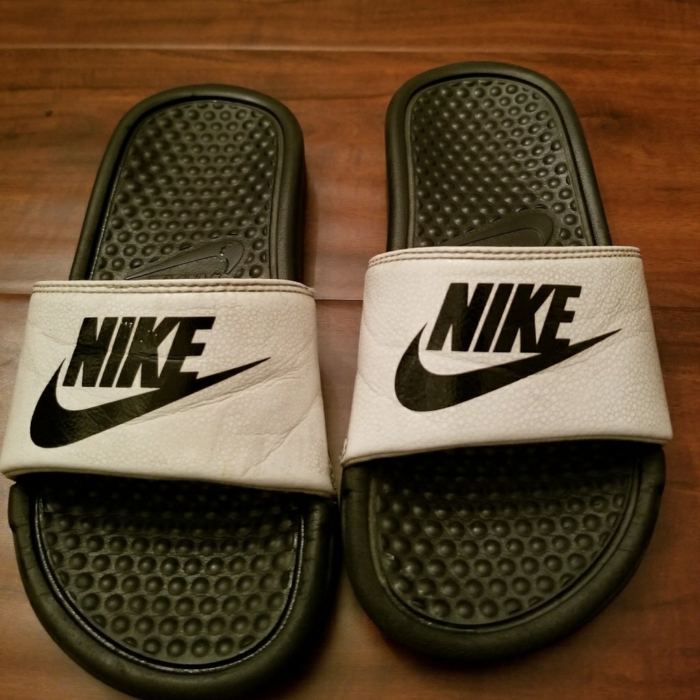 Boy nike flip flops