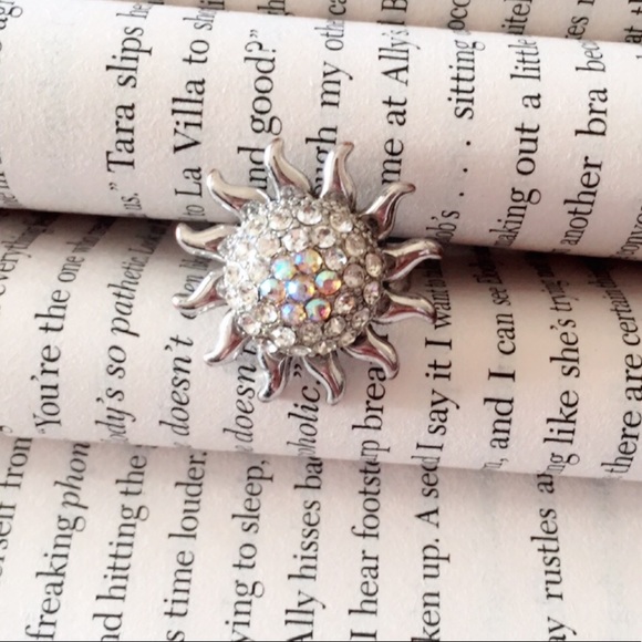 #A157 Sunflower Shape AB Crystals Silver Ring - Picture 2 of 4