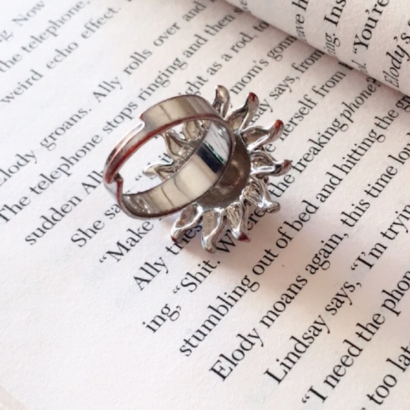 #A157 Sunflower Shape AB Crystals Silver Ring - Picture 3 of 4