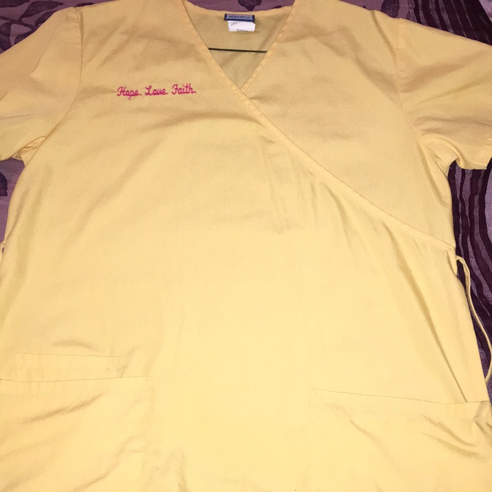 NWOT Embroidered scrub top💕