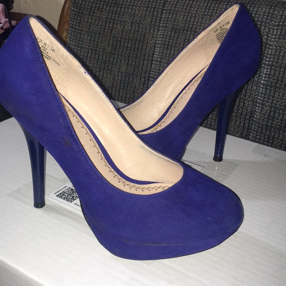 Royal blue pumps