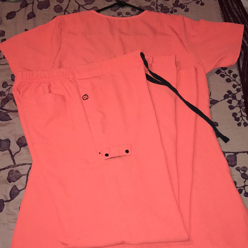 WonderWink scrub set