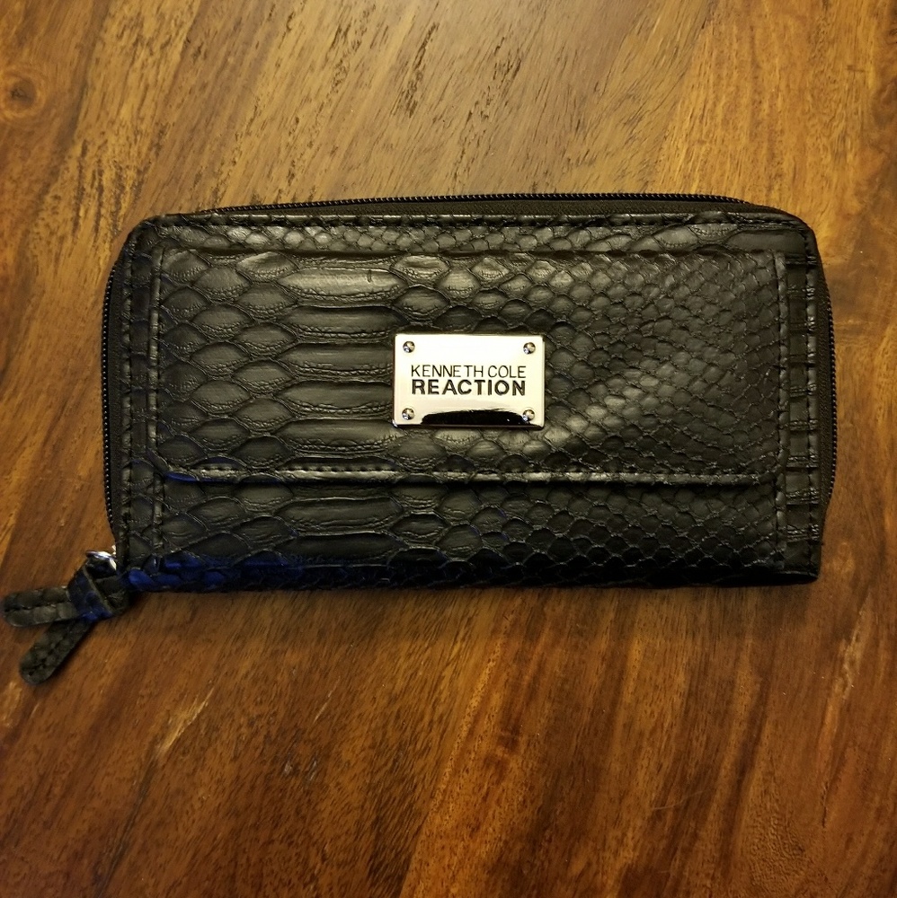NWOT Kenneth Cole Reaction Crocodile Wallet
