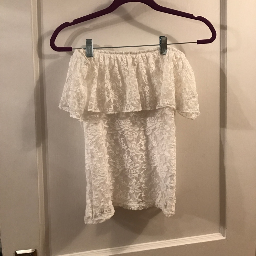 NWOT Hollister Lace Off the Shoulder Top 💛✨🌸
