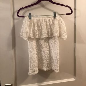 NWOT Hollister Lace Off the Shoulder Top 💛✨🌸