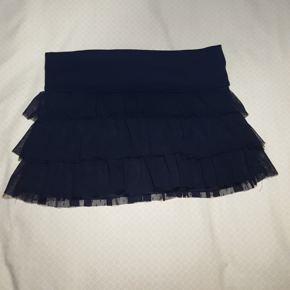 🌹{Forever 21} Black ruffled polka dot lace skirt