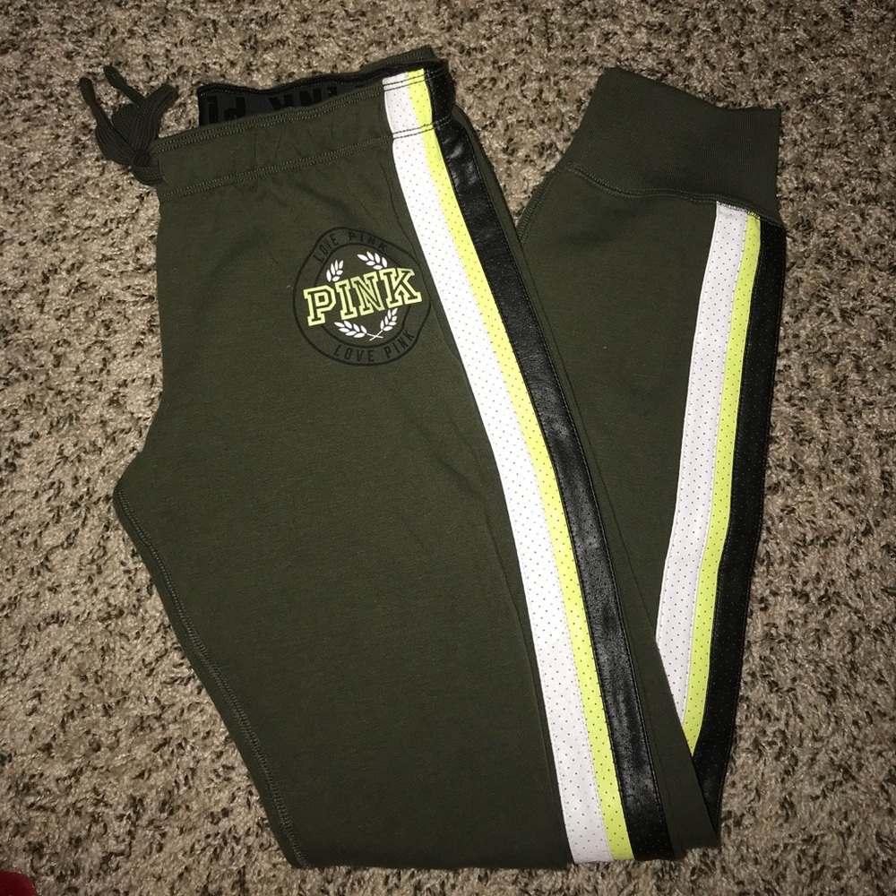 💕NWOT VS pink sweats!