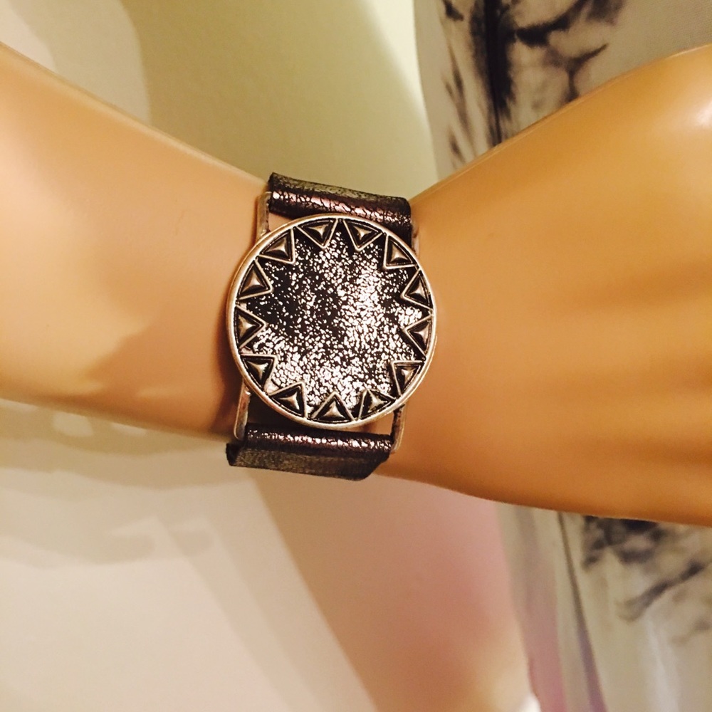 LEATHER BRACLET!!
