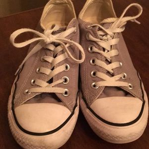 Women's Converse Size 8 - Color Gray