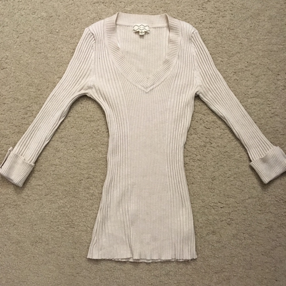 Snug fit sweater 3/4 sleeves (like new)