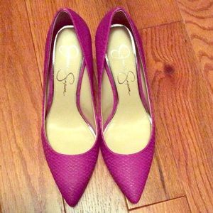 Jessica Simpson levin pump