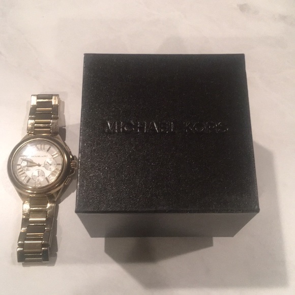 Michael Kors - Picture 1 of 3
