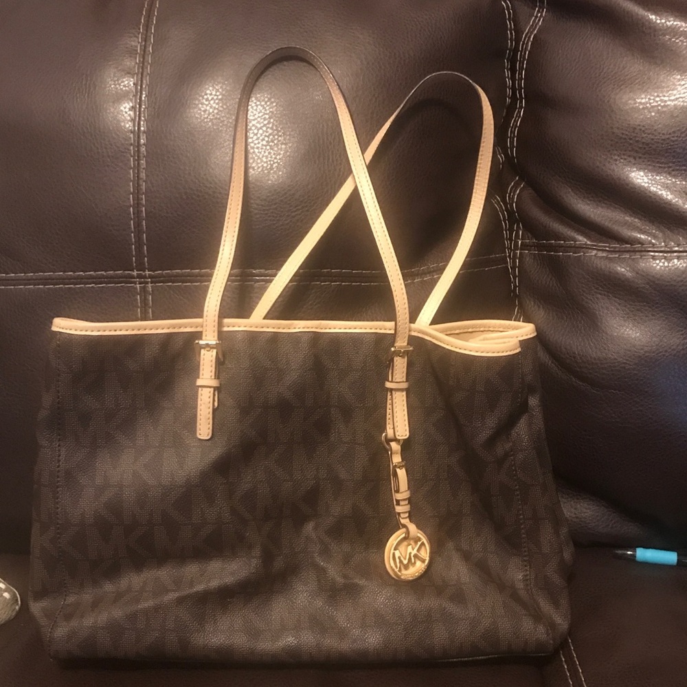 Michael Kors jet set signifier traveler