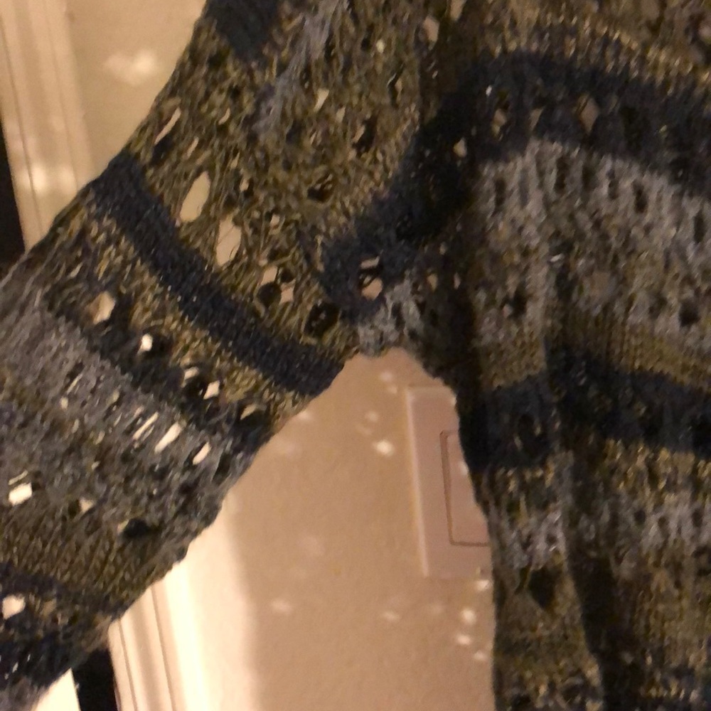 Sweater - Picture 4 of 4