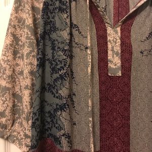 Daniel Rainn Tops - Daniel Rainn Patterned Blouse Daniel Rainn Tops - Daniel Rainn Patterned Blouse