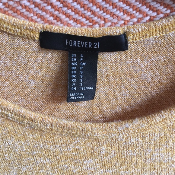 Forever 21 T-shirt - Picture 2 of 3