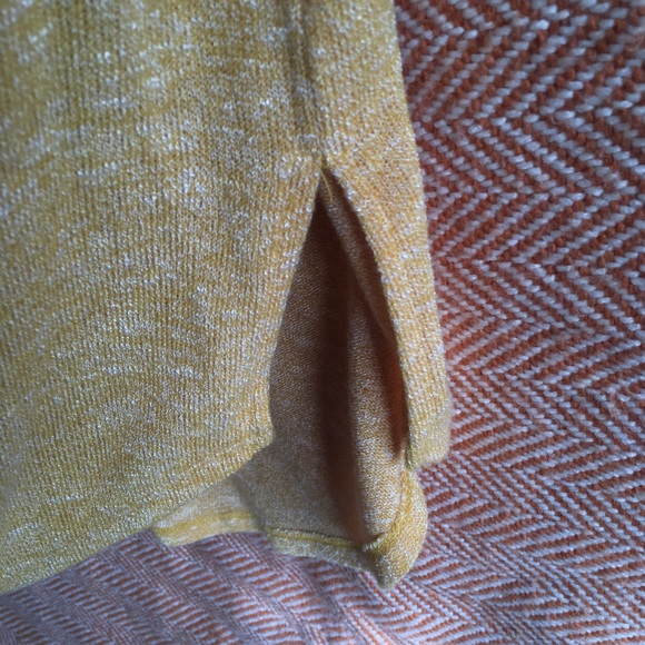 Forever 21 T-shirt - Picture 3 of 3