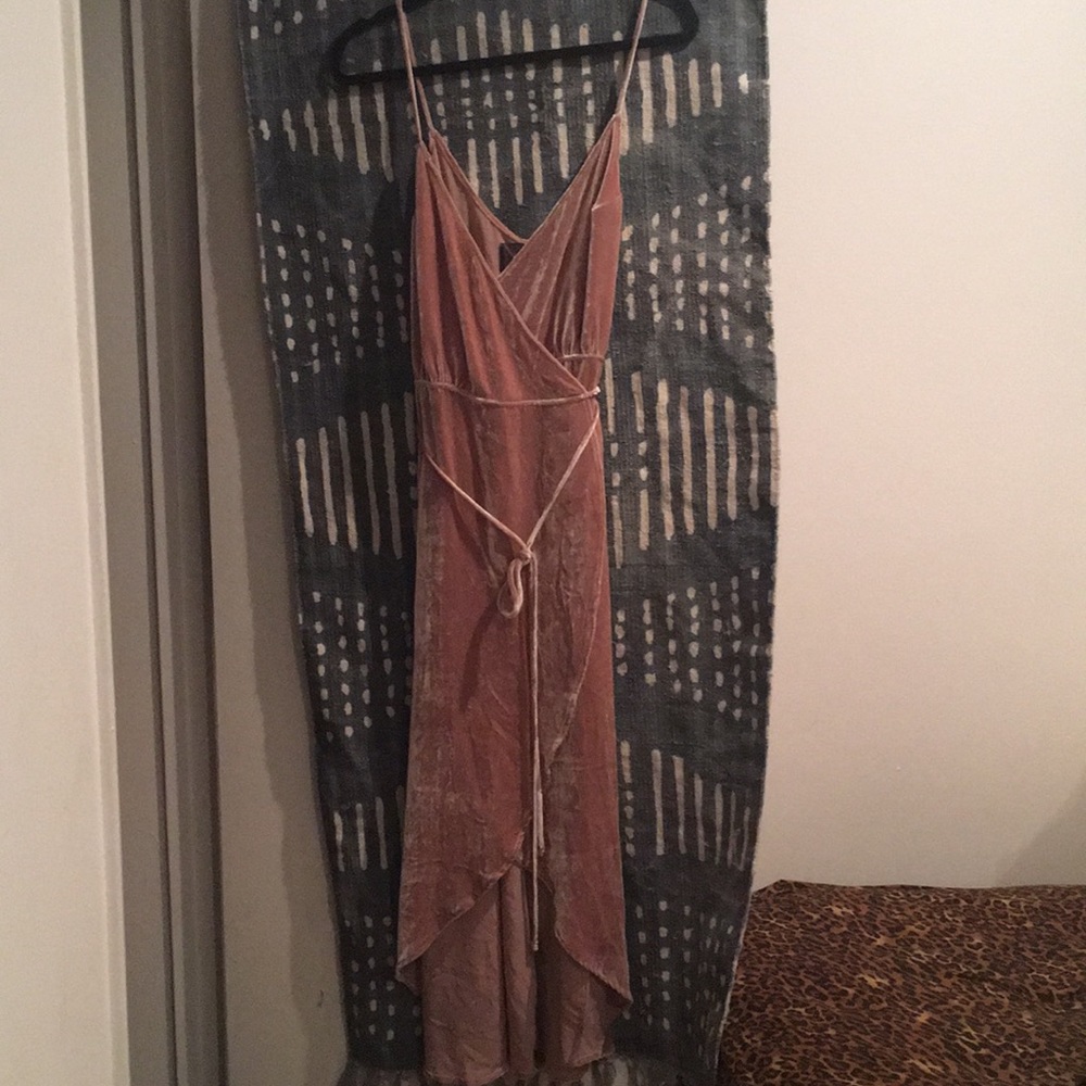 reformation dusty pink velvet wrap desk sz L nwot