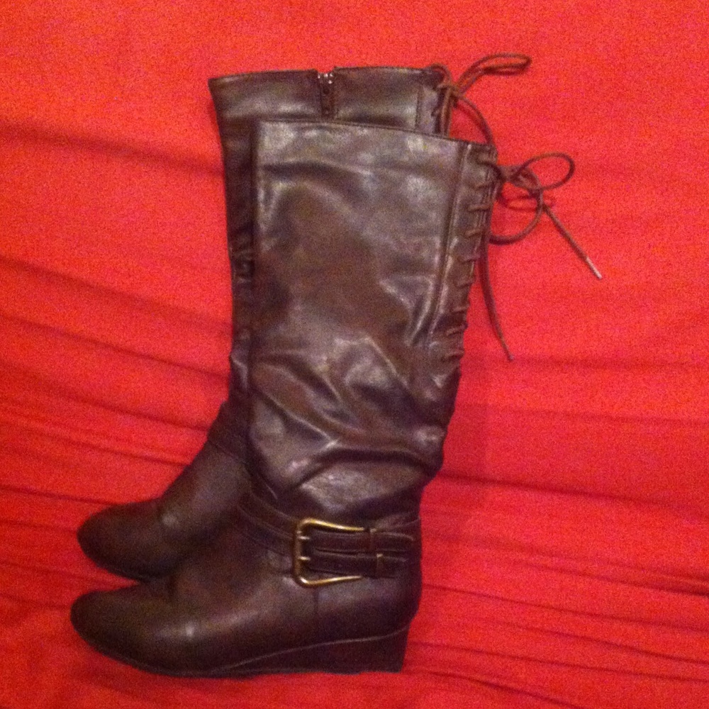 high lace up back slight wedge brown boots size 6