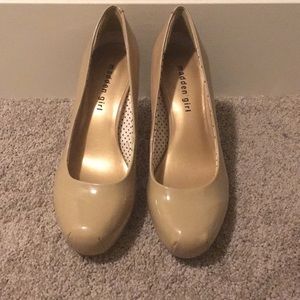 Madden Girl nude pumps