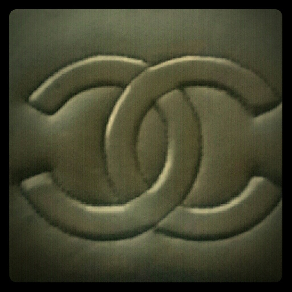 CHANEL petit crossbody