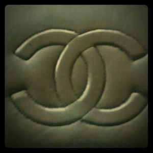 CHANEL petit crossbody