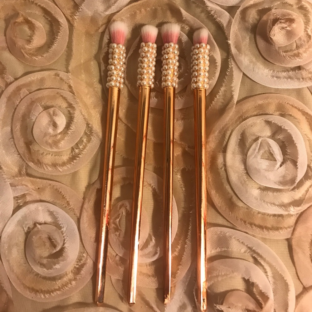 Customize makeup brushes