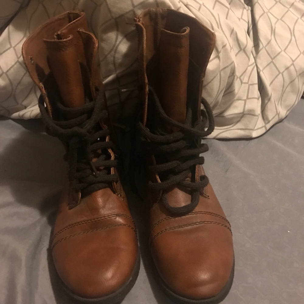 Combat boots