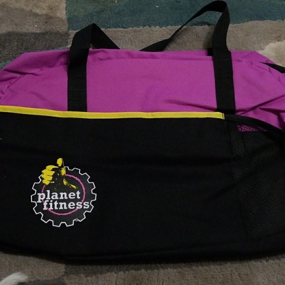 New PT gym duffle - Picture 3 of 4