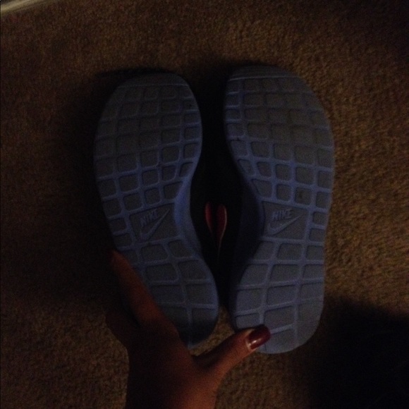 Roshes in a size 8 - Picture 4 of 4