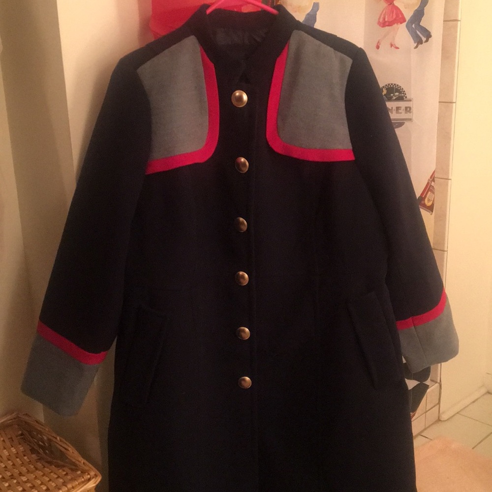 Check out this lovely and stylish coat!