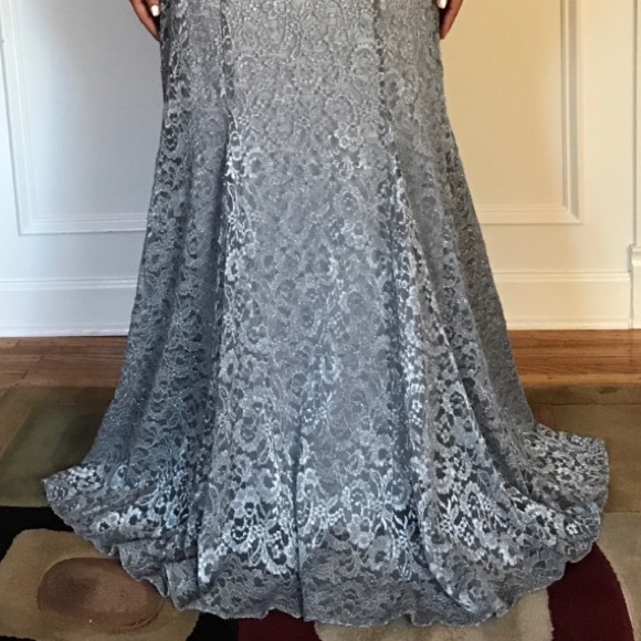 Elegant Dress - Picture 4 of 4