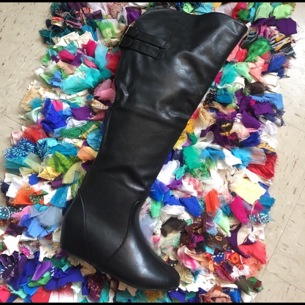 BLACK OVER THE KNEE BOOTS