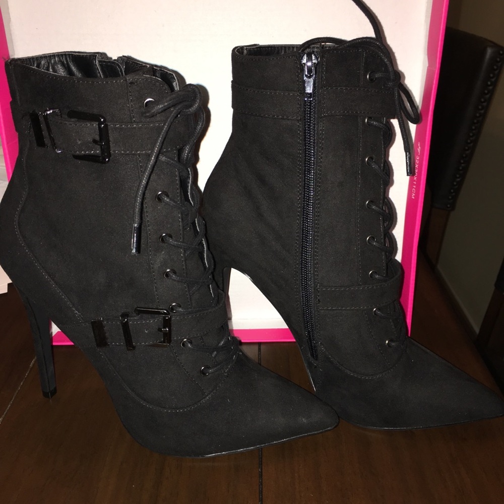 **SOLD** Maxwell Black Booties