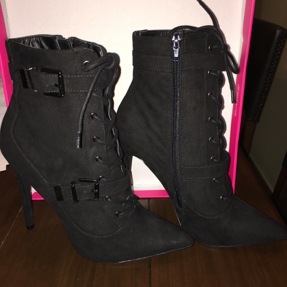 **SOLD** Maxwell Black Booties - Picture 3 of 8