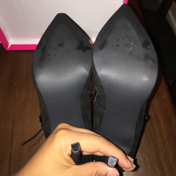 **SOLD** Maxwell Black Booties - Picture 5 of 8