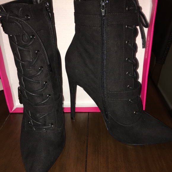 **SOLD** Maxwell Black Booties - Picture 6 of 8