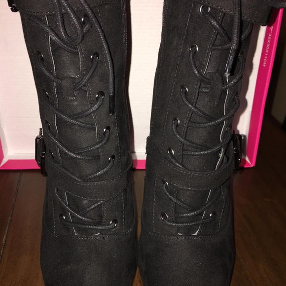 **SOLD** Maxwell Black Booties - Picture 8 of 8