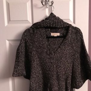 Two pieces. stop at hip and has a attachable piece