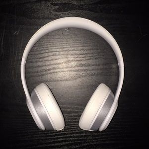 White Beats by Dre SOLO headphones