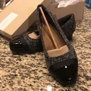 Clark’s ** NEW IN BOX** grey kitten heels 👠 ❤️