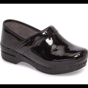 ⭐️⭐️DANSKO COMFORTABLE PATENT LEATHER CLOG⭐️⭐️
