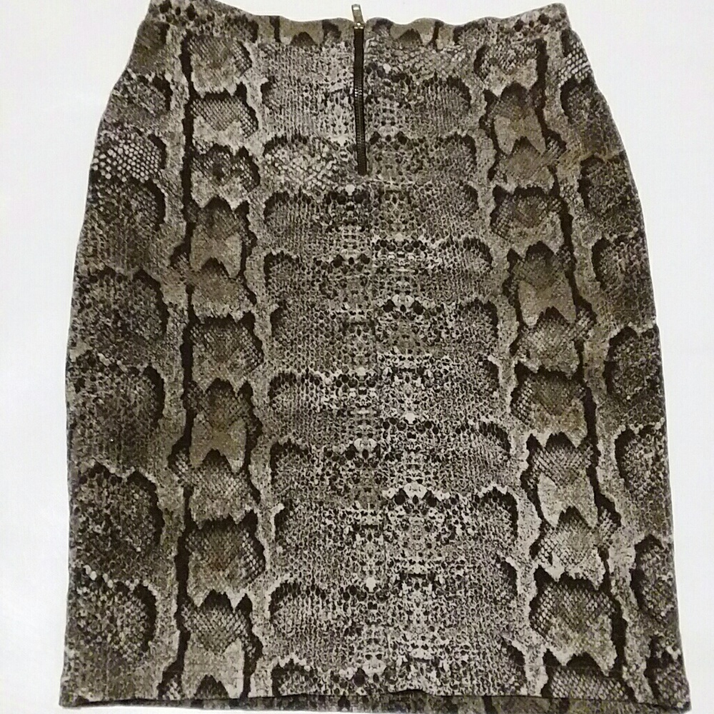 Ladies Clothes - Picture 2 of 4