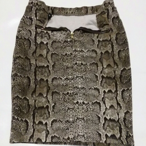 Ladies Clothes - Picture 3 of 4