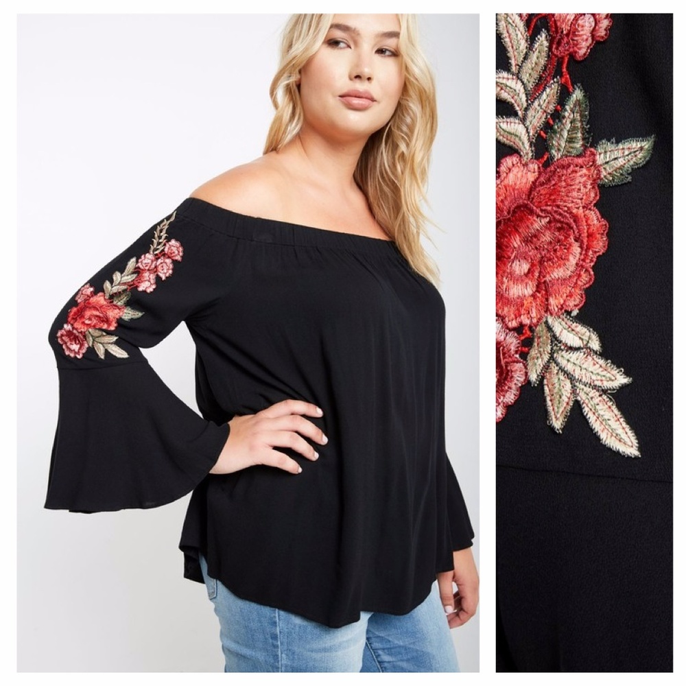 π¦MAKE AN OFFER!π¦ Embroidered Bell Sleeve Top - Picture 1 of 4