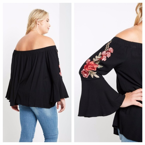 π¦MAKE AN OFFER!π¦ Embroidered Bell Sleeve Top - Picture 2 of 4