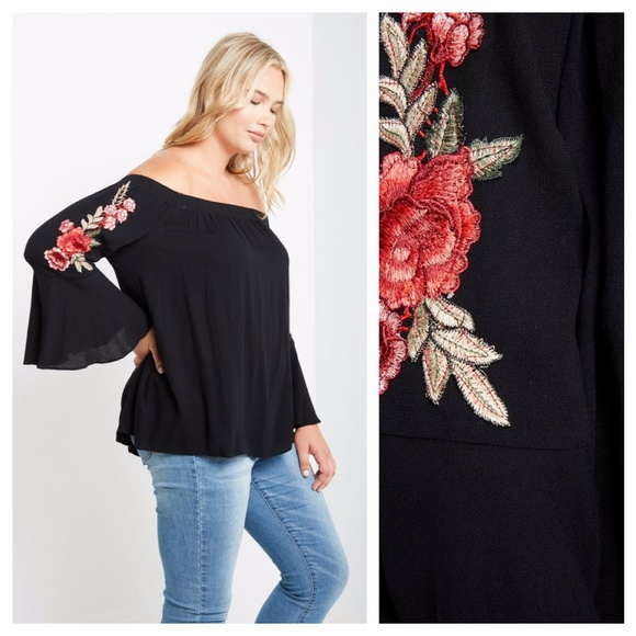 π¦MAKE AN OFFER!π¦ Embroidered Bell Sleeve Top - Picture 4 of 4